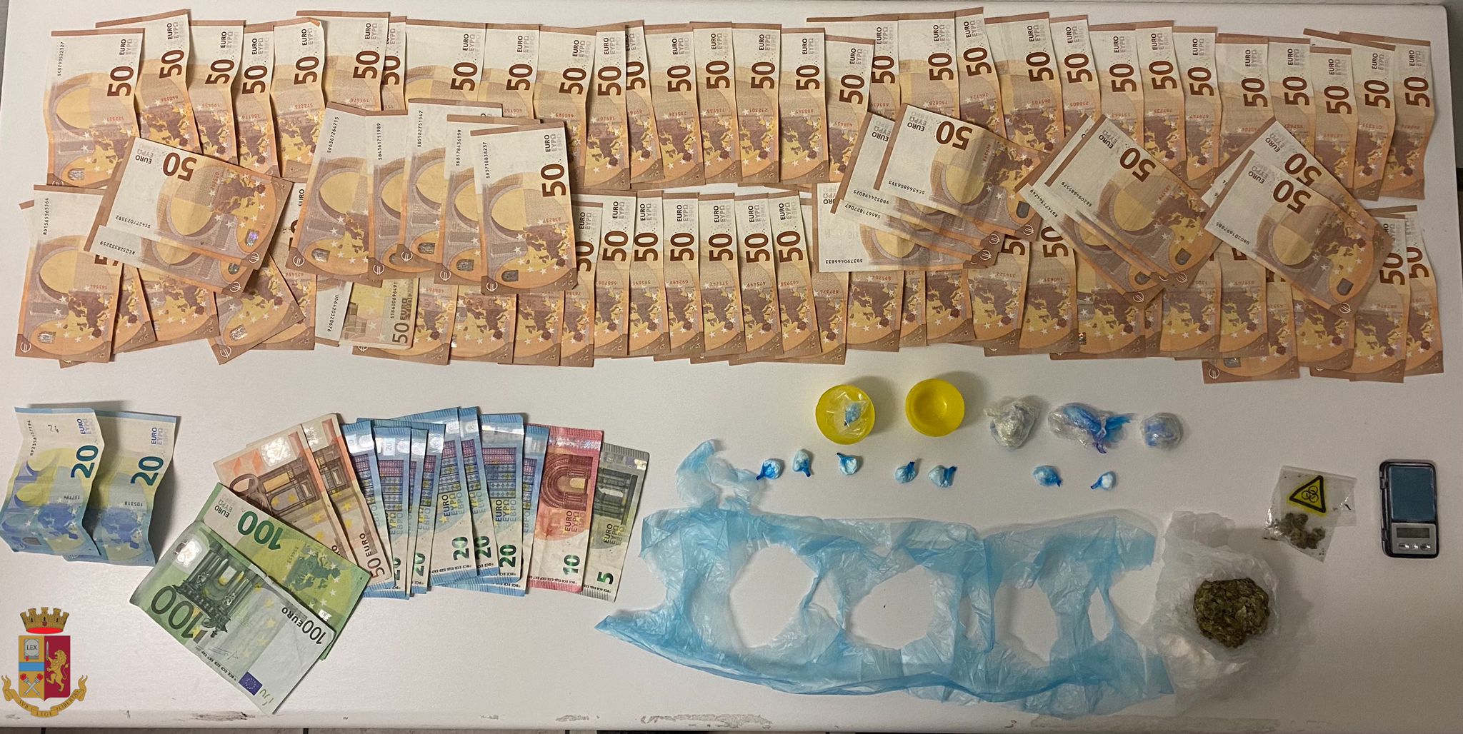 MESTRE: CON LA DROGA (E 4MILA EURO) IN APPARTAMENTO, ARRESTATO